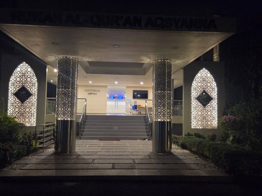 Stainless Steel Cladding Night